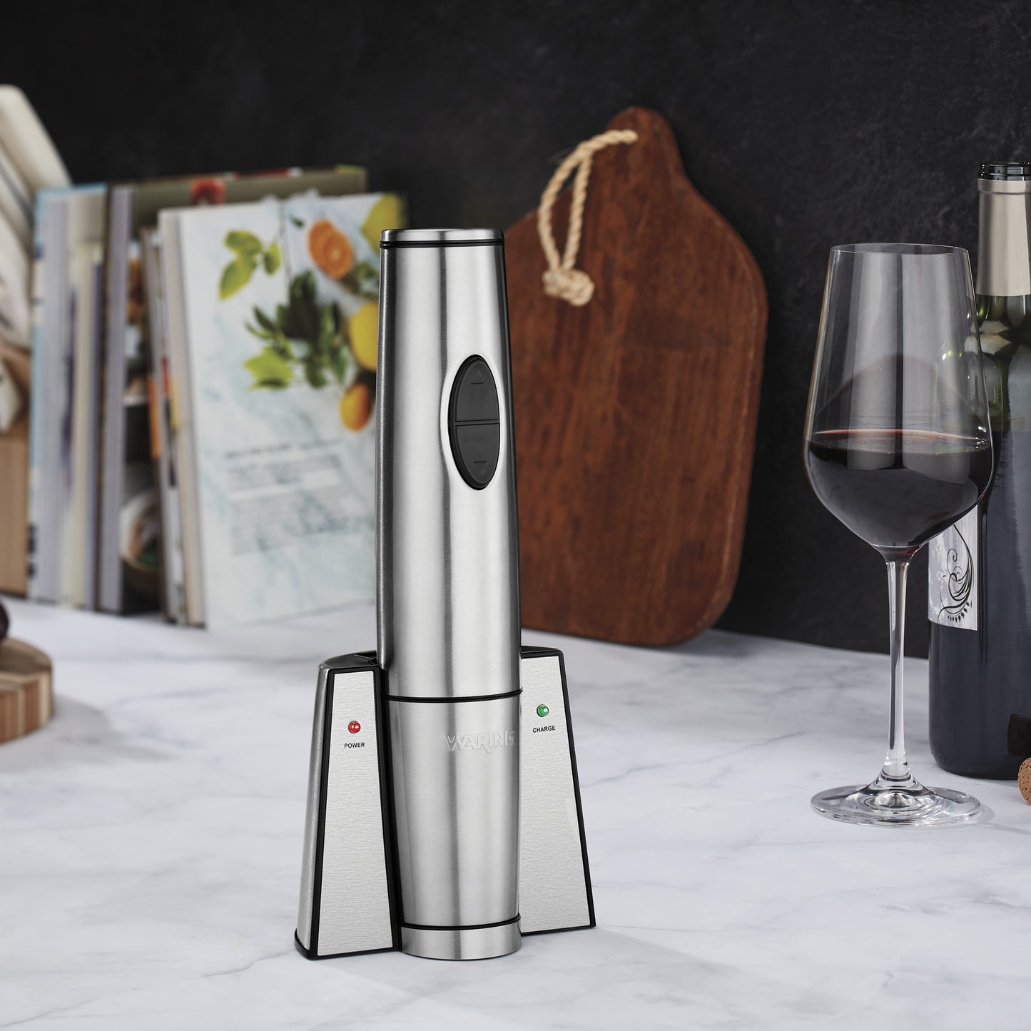 Waring PORTABLE ELECTRIC WINE BOTTLE OPENER WITH RECHARGING STATION Model: WWO120